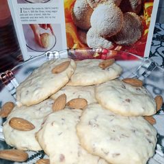 A picture of Mexican Almond Cookies.