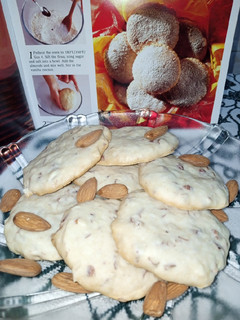 A picture of Mexican Almond Cookies.