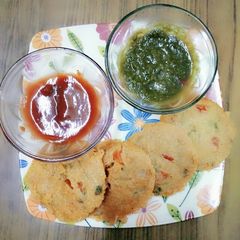 A picture of Healthy breakfast oats idli.