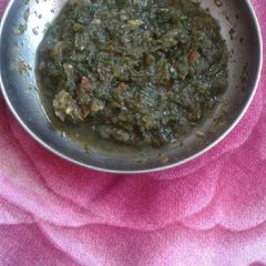 A picture of Green chutney.