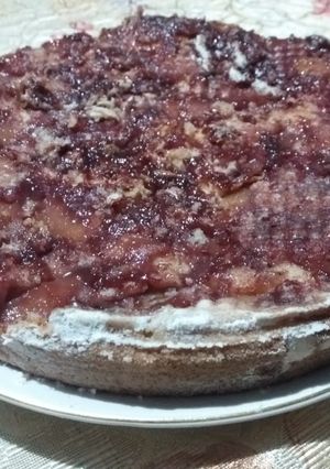 Una foto de Tarta de manzana con frambuesas