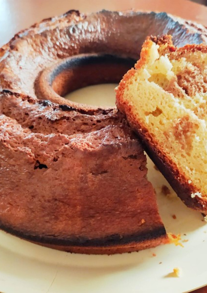 Una foto de Bizcocho casero veteado de vainilla y chocolate (Nesquik) con medidas a taza !