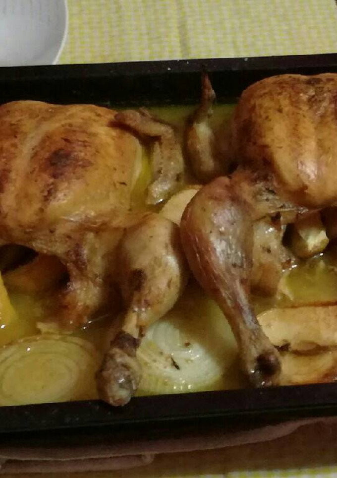 Una foto de Pollo asado al limón con manzana😜