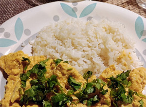 Una foto de Pollo al curry con crema