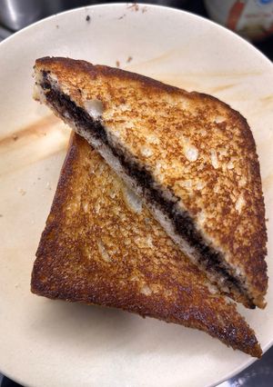 A picture of Chocolate sandwich (sweet treat for kids).