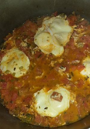 Una foto de Salteado de tomate y huevos 😋 imposible no probarlo