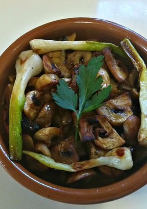 Foto principal de Champiñones con ajetes