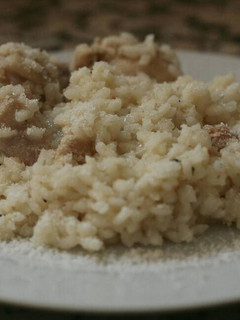 Una foto de Arroz cremoso con Grana Padano y pollo 🌹🍚🌹