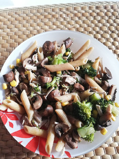 Una foto de Pasta con champiñón portobello y brócoli