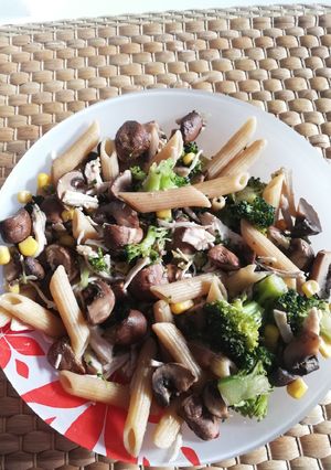 Una foto de Pasta con champiñón portobello y brócoli