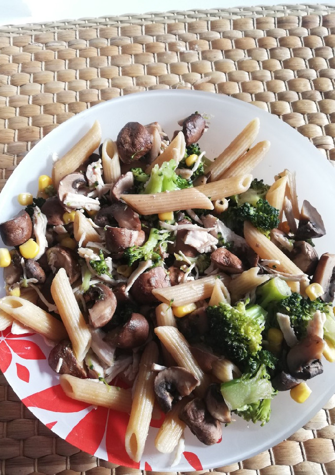 Una foto de Pasta con champiñón portobello y brócoli