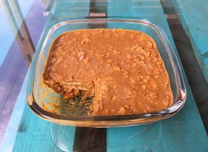 Una foto de Torta helada de manjar y galletas