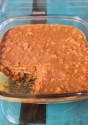 Una foto de Torta helada de manjar y galletas
