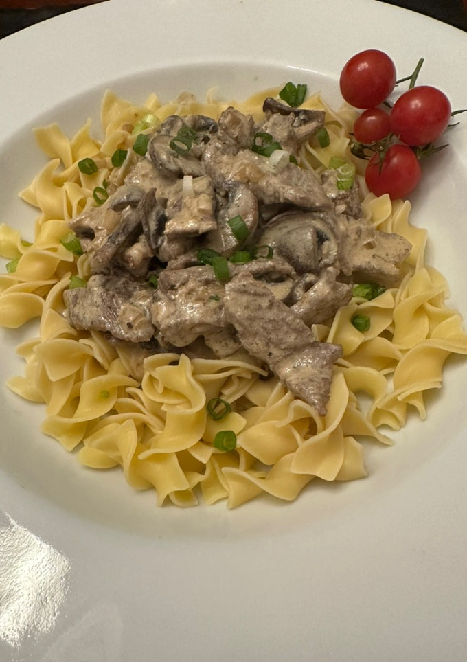 A picture of Beef Stroganoff.