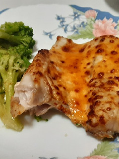 Una foto de Corvina en airfryer con brócoli en microondas