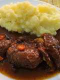 Carrillera en salsa PX acompañada de puré de patata casero