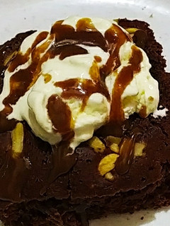 ब्राउनी (eggless brownie recipe in Hindi) रेसिपी मुख्य फोटो