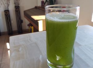 Una foto de Agua de pepino y menta