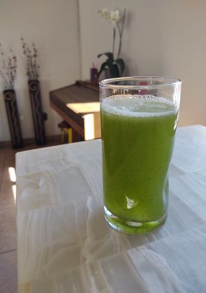 Una foto de Agua de pepino y menta