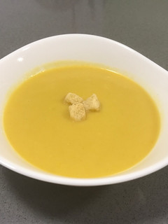 Una foto de Crema de calabacín y verduras