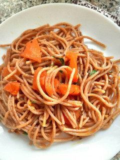 Chilis paradicsomos spagetti recept fotója