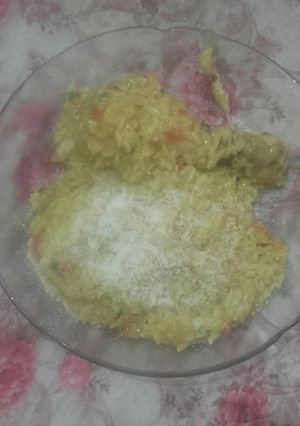Una foto de Arroz amarillo con pollo