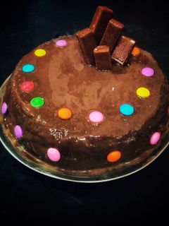 ডেকাডেন্ট চকলেট কেক (নো ওভেন) (no oven decadent chocolate cake recipe in Bengali) রেসিপির প্রধান ছবি