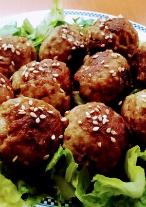 Una foto de Tsukune de res (Albóndigas dulces estilo Japonés)