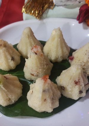 અમેરીકન નટસ મોદક (American Nuts Modak Recipe In Gujarati) રેસીપી મુખ્ય ફોટો