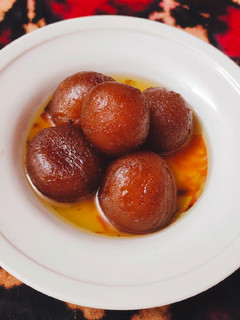 गुलाब जामुन (gulab jamun recipe in Hindi) रेसिपी मुख्य फोटो