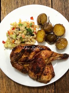 Foto resep Roasted Chicken with Rosemary Potatoes and Quinoa Salad