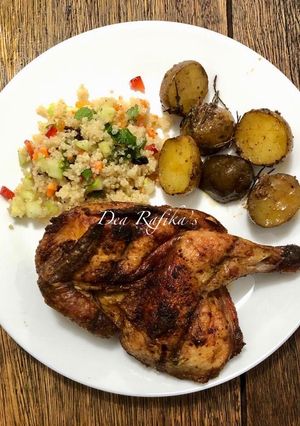Foto resep Roasted Chicken with Rosemary Potatoes and Quinoa Salad