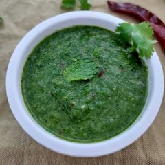 A picture of Hari chutney.