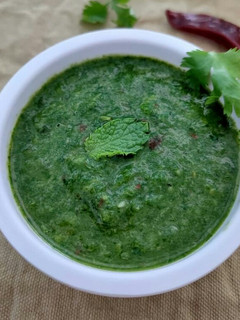 A picture of Hari chutney.