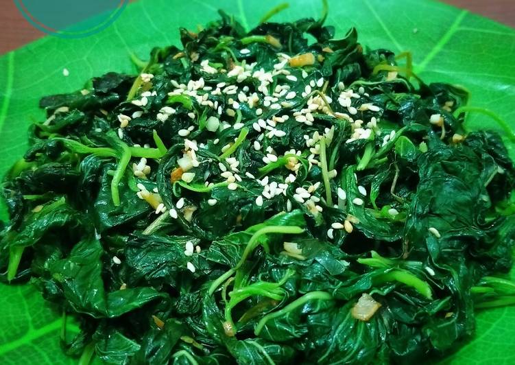 Bagaimana Membuat 29. Sigeumchi Namul &ndash; Tumis Bayam ala Korea 💚 yang praktis