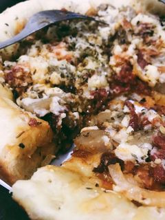 Foto resep Pizza Ricecooker Homemade (Meat Lovers Pizza Hut KW)