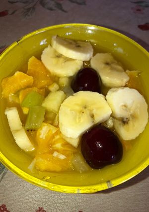 Una foto de Ensalada de frutas 🍇🍎🍐🍊🍏