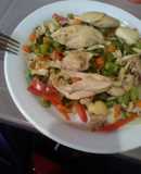 Pollo frito con verduras