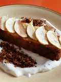 Bizcocho de naranja con yogur de stracciatella y fruta seca