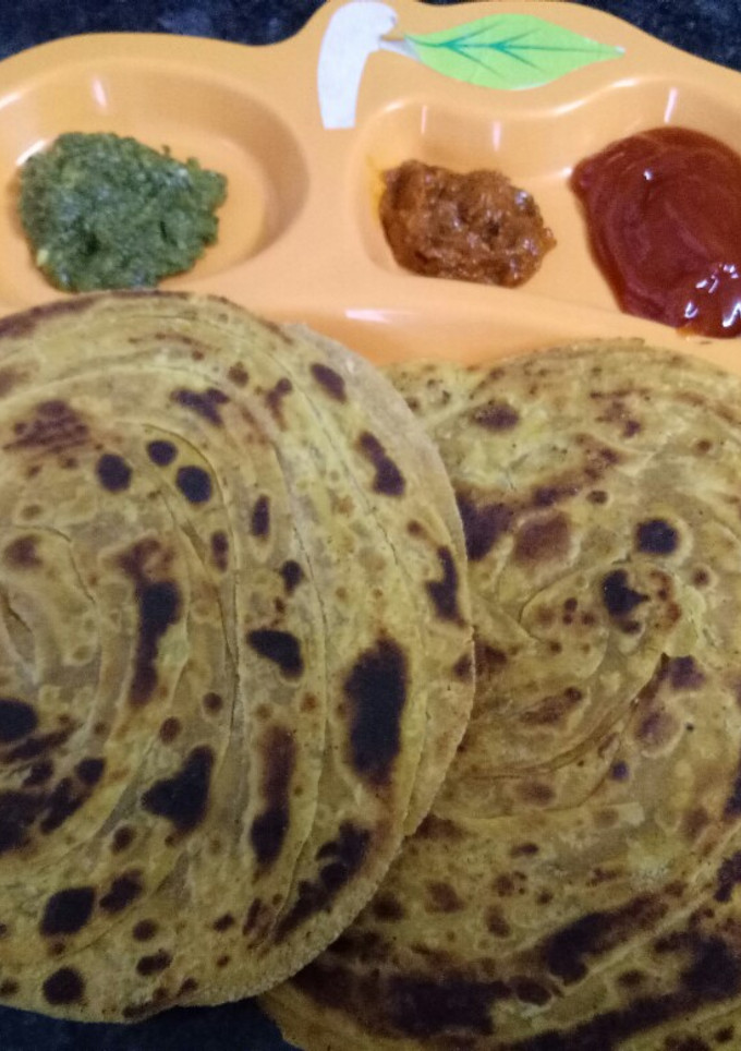 પરોઠા (parotha recipe in Gujarati) રેસીપી મુખ્ય ફોટો