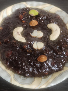 கவுணி அரிசி பேரிச்சை அல்வா (Kavuni rice dates halwa recipe in tamil) செய்முறை முக்கிய புகைப்படம்