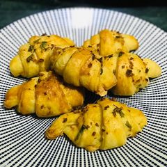 A picture of Garlic Croissant.