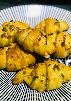 A picture of Garlic Croissant.