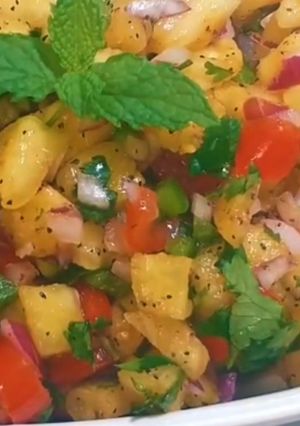 A picture of Juicy, Tangy Pineapple Salad.
