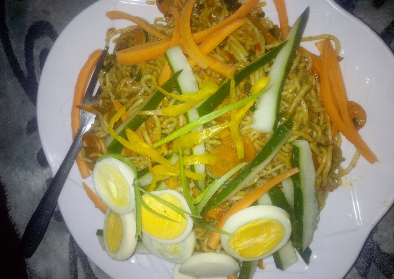 Spaghetti with veggies and egg