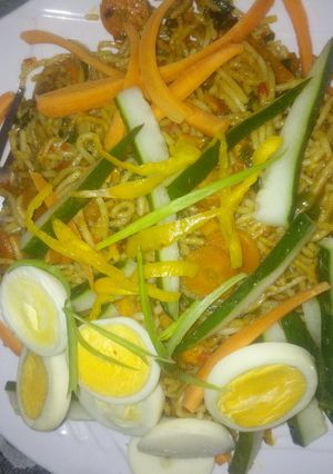 A picture of Spaghetti with veggies and egg.