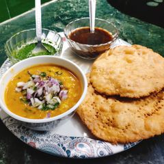 A picture of Dal pakwan.