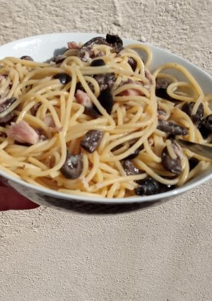 A picture of Sardine & Black Olive Spaghetti.