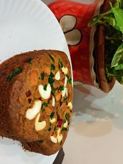 आटा और गुड़ से बना प्लम केक (Aata aur gur se bna plum cake recipe in hindi) रेसिपी मुख्य फोटो