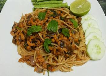 How to Make Tasty Thai Style LARB Spaghetti with Mushroom and Sausages